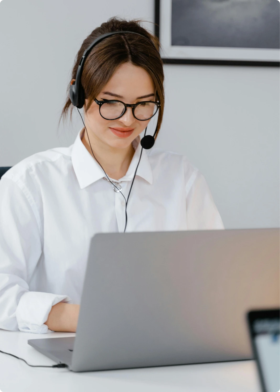 680781fe34cbd4030a6f7656_airbnb management - customer service